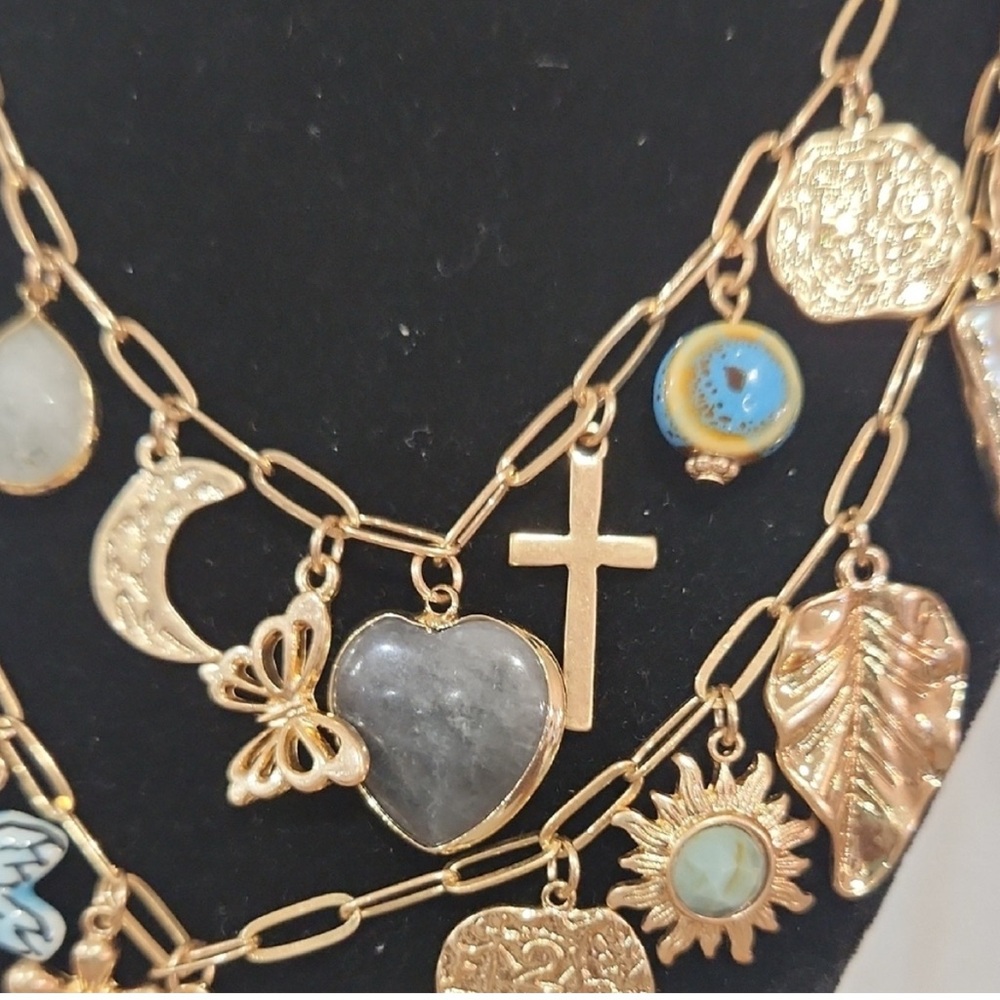NWOT ⚜️🩶⚜️ ATTERRI Gorgeous Multi Charm Two Layered Necklace - Picture 6 of 12